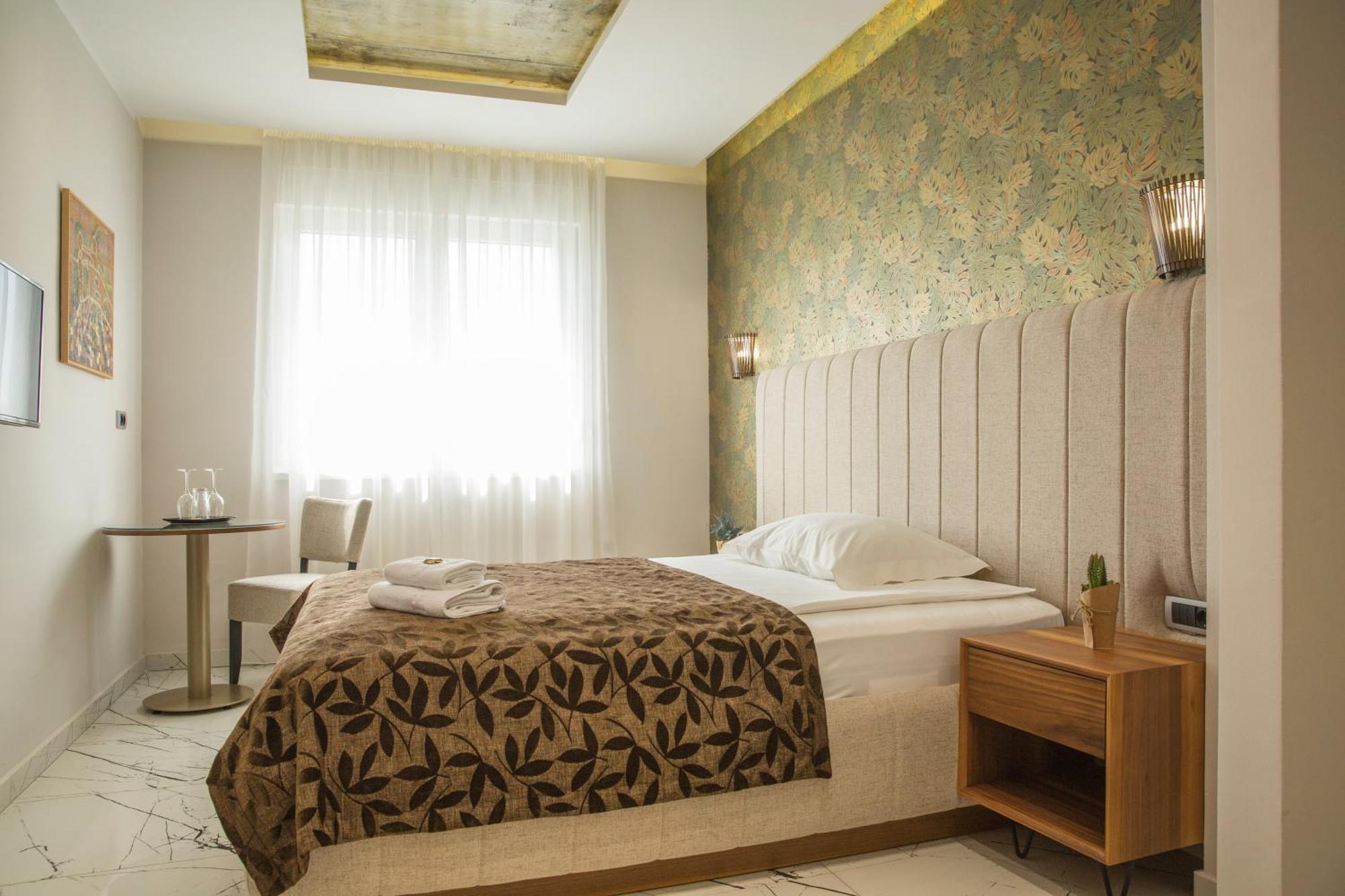 Standard Double or Twin Room,1223342233:JPEG