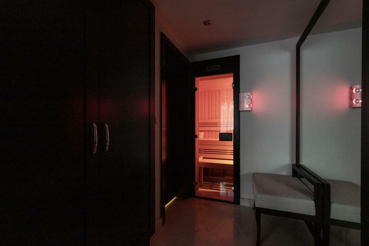 Suite mit Kingsize-Bett mit Whirlpool